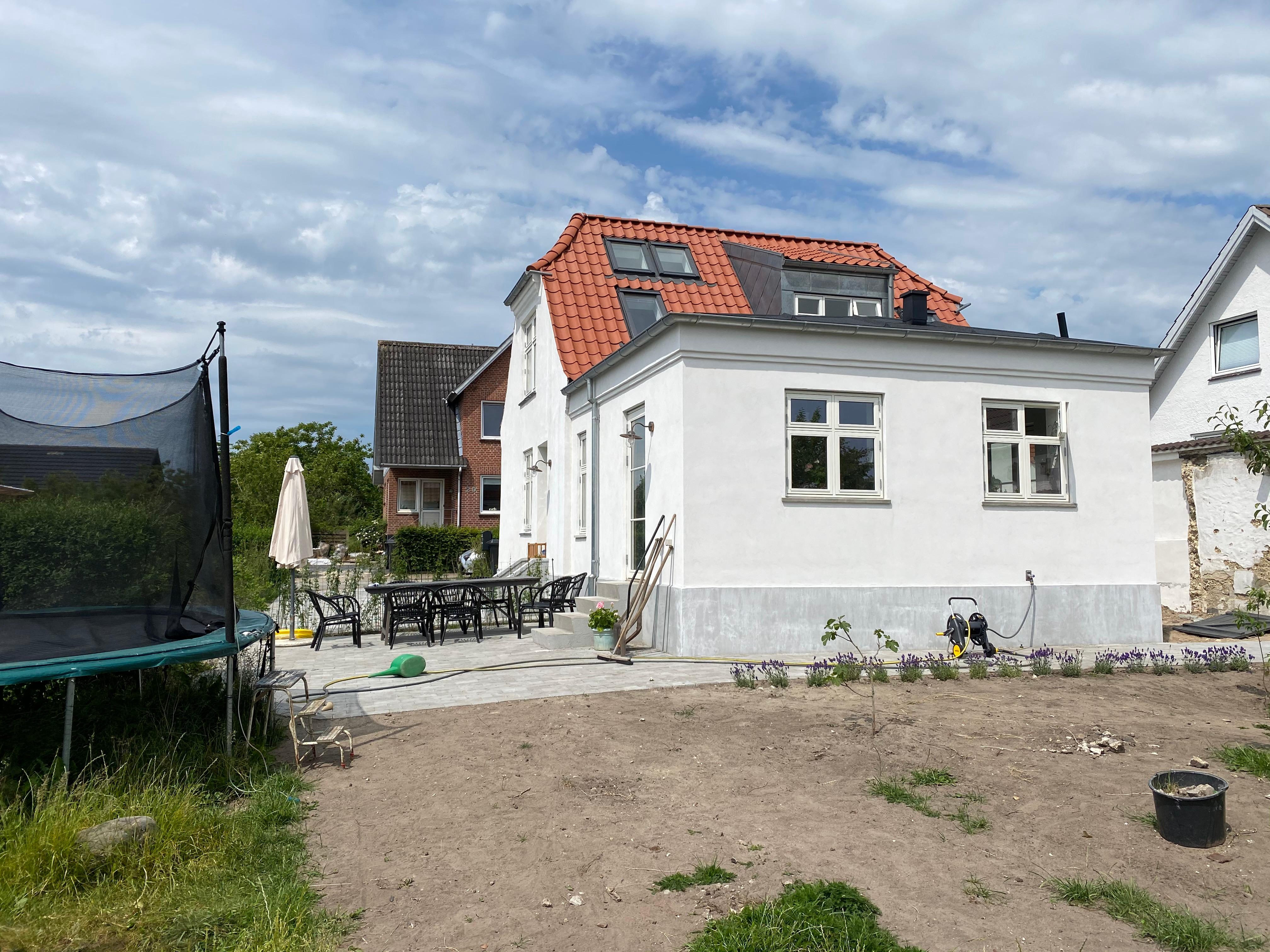 Tilbygning og kvist på hus i Nordjylland