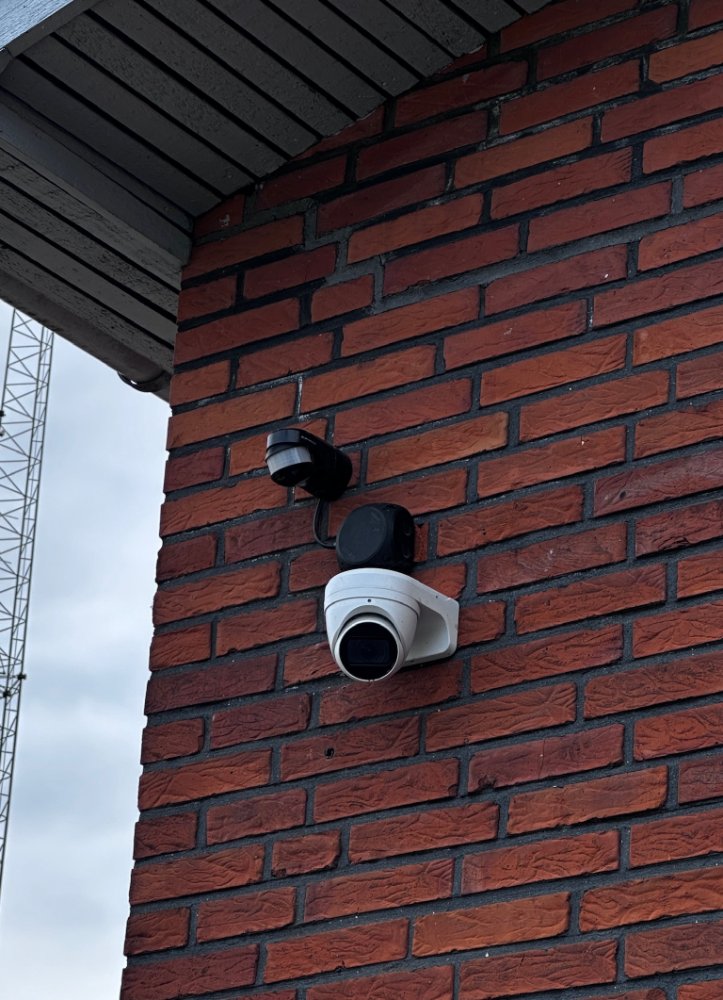 Kamera + bevægelsesstyret lys