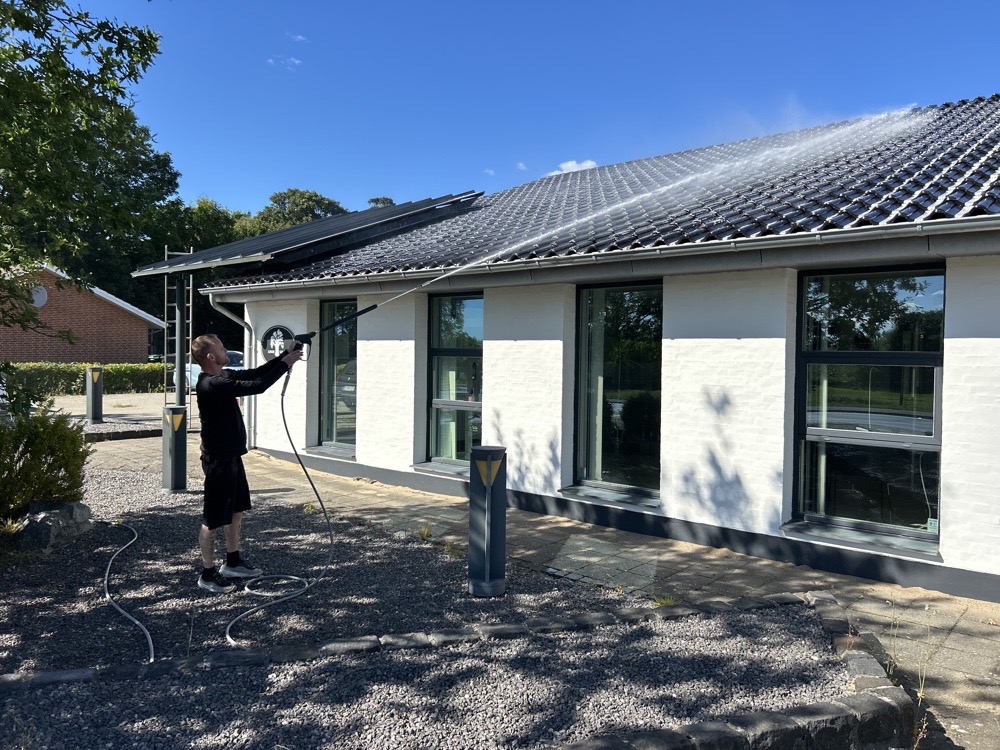 Forskellig opgaver . Algebehandling. Fliserens osv 