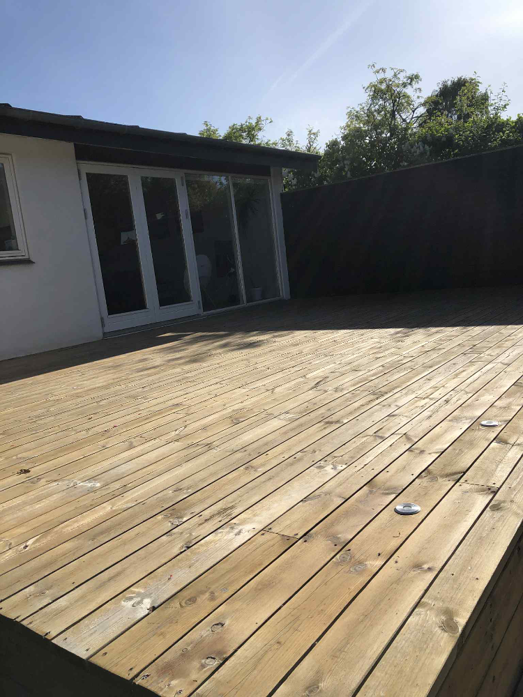 Efter træ terrassen blev renset