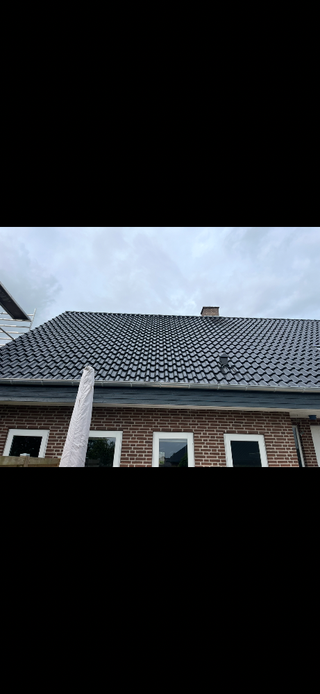 Nyt tag med Z5 tagsten, samt udskiftning af VELUX vinduer.