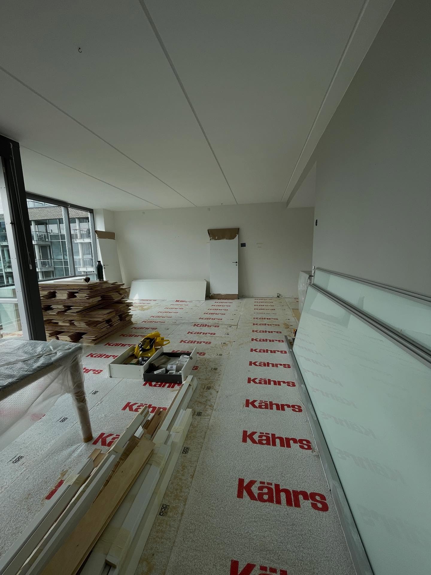 Nyt gulv og maling af vægge