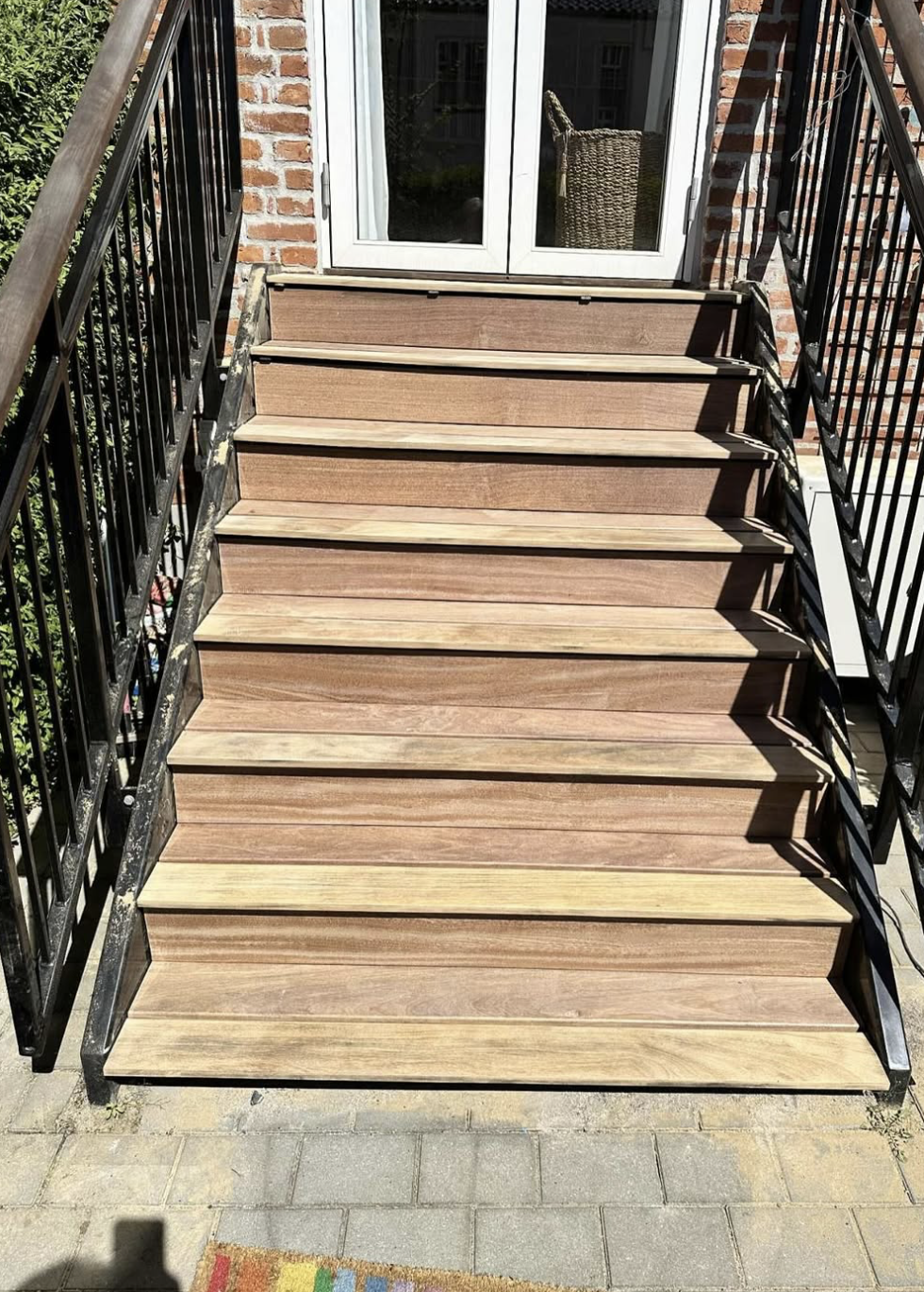 Montering af ståltrappe med specialetrin