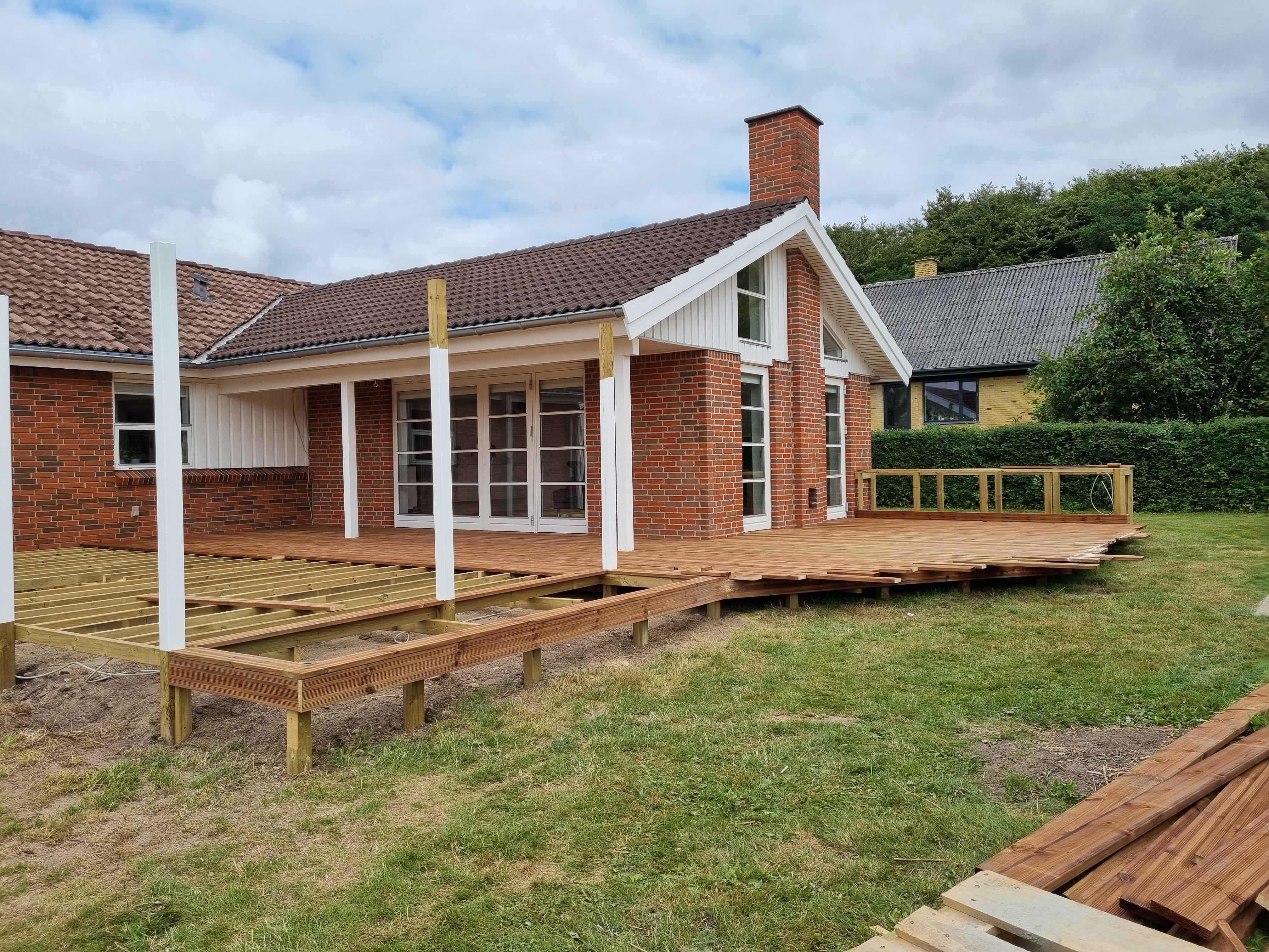 Arbejde på træterrasse